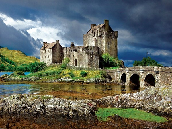 Buffalo Games (17056) - "Eilean Donan Castle, Scotland" - 750 pieces puzzle